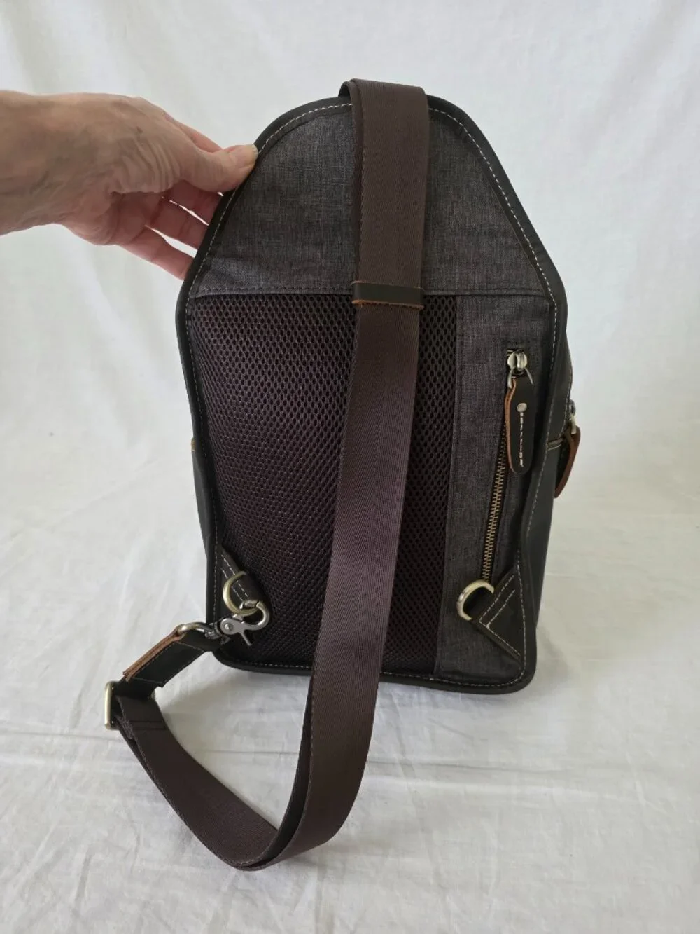 NWT! Lannsyne Full Grain Leather Shoulder Crossbody Bag with Gold-tone Hardware